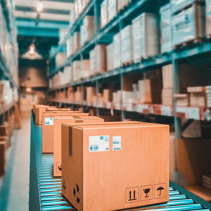 Packages on a conveyor belt in a warehouse | Services provided for Retail Businesses